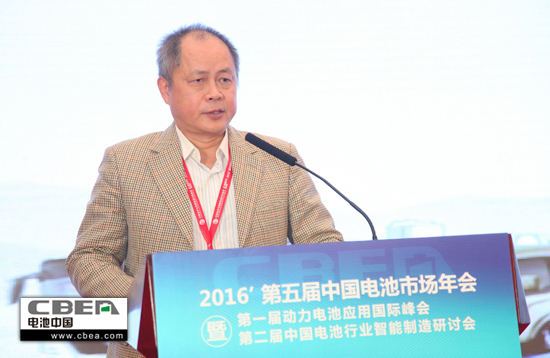 1479777630810084373.jpg 圖為杭州長江汽車有限公司副總裁姜安寧發(fā)表演講.jpg