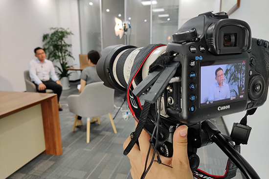 《洞見》節(jié)目記者采訪蜂巢能源科技有限公司合伙人、總裁楊紅新