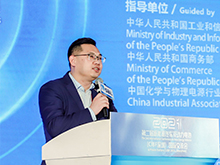 蜂巢能源科技有限公司總裁楊紅新主持“軟包電池核心材料及先進(jìn)技術(shù)突破”主題論壇