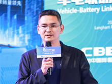 多氟多副總經(jīng)理，新能源事業(yè)部總經(jīng)理趙永鋒主持“兩輪電動(dòng)車鋰電技術(shù)與突破”主題論壇