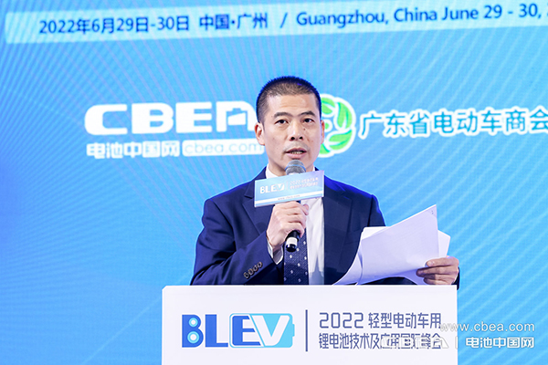 動(dòng)力電池應(yīng)用分會(huì)專家委員會(huì)劉斐主持“構(gòu)建東盟輕型電動(dòng)車區(qū)域合作生態(tài)鏈”主題論壇