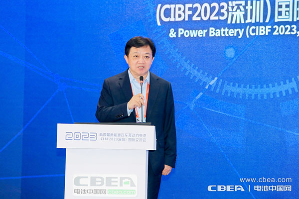 大會(huì)主席、國(guó)家科技成果轉(zhuǎn)化基金新能源汽車創(chuàng)業(yè)子基金合伙人兼總裁方建華主持會(huì)議 大會(huì)主席、國(guó)家科技成果轉(zhuǎn)化基金新能源汽車創(chuàng)業(yè)子基金合伙人兼總裁方建華主持會(huì)議