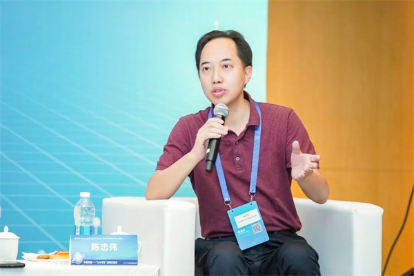 “Li+學(xué)社”高端對(duì)話:警惕全球化機(jī)遇下,鋰電企業(yè)的出海挑戰(zhàn)和技術(shù)迭代風(fēng)險(xiǎn) “Li+學(xué)社”高端對(duì)話:警惕全球化機(jī)遇下,鋰電企業(yè)的出海挑戰(zhàn)和技術(shù)迭代風(fēng)險(xiǎn)