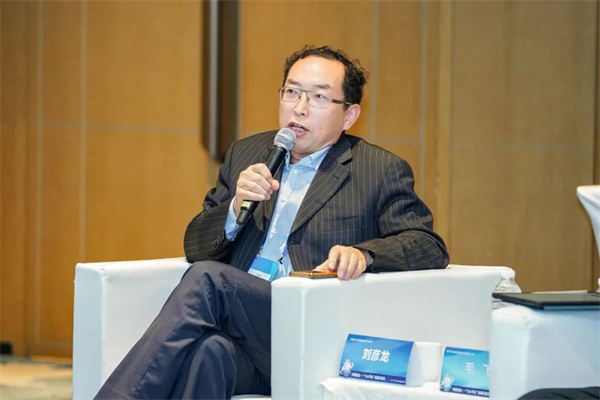 “Li+學(xué)社”高端對(duì)話:警惕全球化機(jī)遇下,鋰電企業(yè)的出海挑戰(zhàn)和技術(shù)迭代風(fēng)險(xiǎn) “Li+學(xué)社”高端對(duì)話:警惕全球化機(jī)遇下,鋰電企業(yè)的出海挑戰(zhàn)和技術(shù)迭代風(fēng)險(xiǎn)