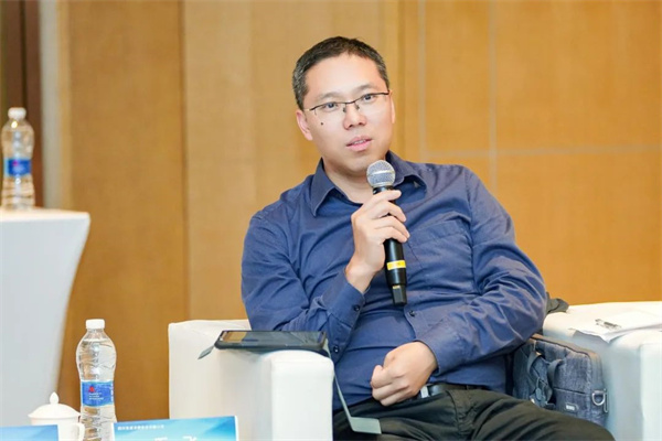 “Li+學(xué)社”高端對(duì)話:警惕全球化機(jī)遇下,鋰電企業(yè)的出海挑戰(zhàn)和技術(shù)迭代風(fēng)險(xiǎn) “Li+學(xué)社”高端對(duì)話:警惕全球化機(jī)遇下,鋰電企業(yè)的出海挑戰(zhàn)和技術(shù)迭代風(fēng)險(xiǎn)