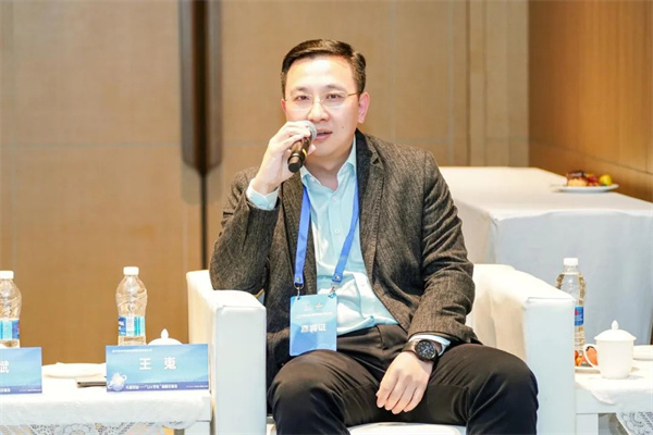 “Li+學(xué)社”高端對(duì)話:警惕全球化機(jī)遇下,鋰電企業(yè)的出海挑戰(zhàn)和技術(shù)迭代風(fēng)險(xiǎn) “Li+學(xué)社”高端對(duì)話:警惕全球化機(jī)遇下,鋰電企業(yè)的出海挑戰(zhàn)和技術(shù)迭代風(fēng)險(xiǎn)