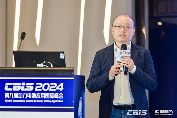 廣州凌頂能源科技有限公司創(chuàng)始人&總經(jīng)理梅驁分享了《電動(dòng)航空專(zhuān)用高能高功率大圓柱電池》