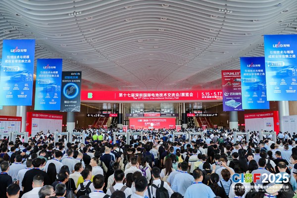 圖為CIBF2025觀眾排隊入場