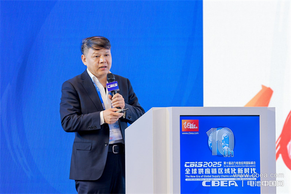 華清高科耿立波發(fā)表主題演講：電動(dòng)汽車?yán)鋮s液的技術(shù)破局：如何實(shí)現(xiàn)電池的“本征安全”